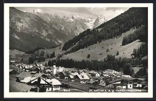 AK St. Anton a. A., Ortsansicht gegen Parseiergruppe aus der Vogelschau