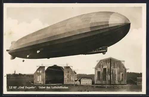 AK Friedrichshafen, Graf Zeppelin LZ 127 über den Luftschiffhallen