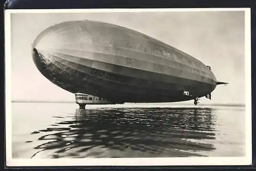 AK Wasserlandung des Luftschiffes Graf Zeppelin auf dem Bodensee