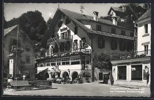 AK Traunkirchen am Traunsee, Hotel Post, Kaufhaus Angele und Denkmal