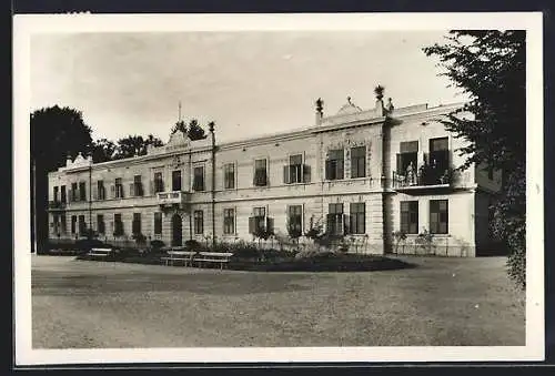 AK Bad Tatzmannsdorf /Burgenland, Bänke am Hotel Batthiany