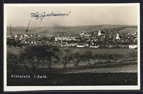 AK Pinkafeld i. Burgenland, Gesamtansicht mit Feldjägerkaserne und Äckern