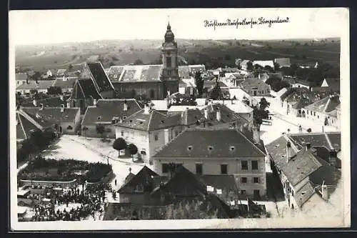 AK Rust am Neusiedlersee, Teilansicht mit Strasse und Veranstaltung an der Kirche