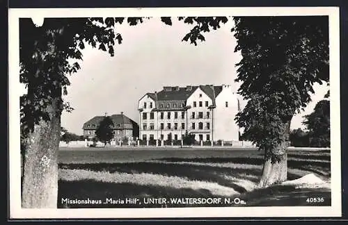 AK Unter-Waltersdorf /N.-Oe., Missionshaus Maria Hilf mit Nachbargebäude, von einem Feld gesehen