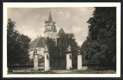 AK Ebreichsdorf /N. Ö., Schloss mit Säulenportal