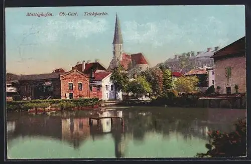 AK Mattighofen /Ob.-Oest., Teichpartie mit Kirche