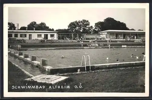 AK Altheim /O. Ö., Badegäste im Schwimmbad