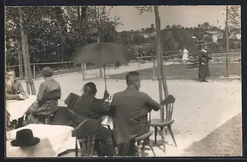 Foto-AK Bad Schallerbach, Gäste in einem Café