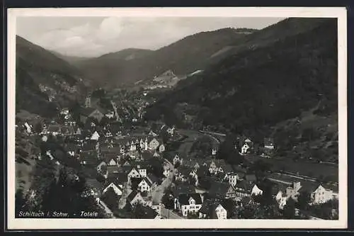 AK Schiltach i. Schw., Totalansicht mit Bergpanorama aus der Vogelschau