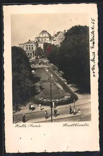 AK Halle / Saale, Stadttheater mit Passanten