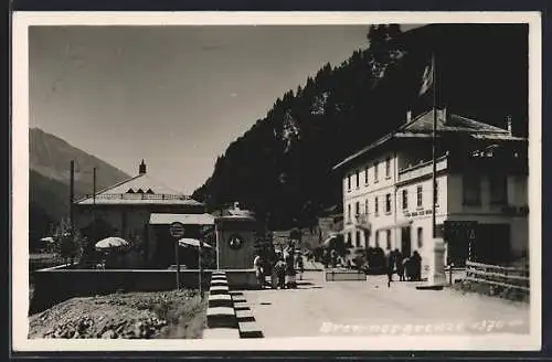 AK Brenner, Grenze mit Fallbaum und Zollgebäude