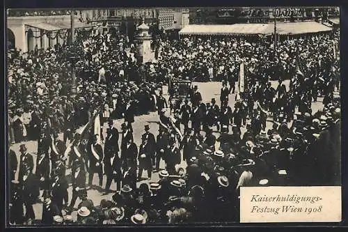 AK Wien, Männer in Anzügen beim Kaiserhuldigungsfestzug durch die Strassen der Stadt 1908