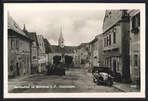 AK Sarleinsbach im Mühlkreis, Hauptplatz mit Gasthaus, Brunnen und Turmgebäude