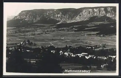 AK Muthmannsdorf, Ortsansicht mit Umgebung aus der Vogelschau