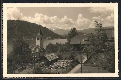 AK Sattendorf, Ortsansicht mit Kirche am Osstachersee