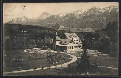 AK Villach, Blick auf Villa mit schöner Anfahrt und den Karawanken