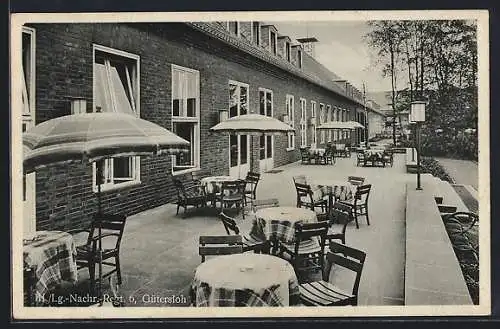 AK Gütersloh, Kaserne III. Lg.-Nachr.-Regt. 6, Terrasse eines Gebäudes