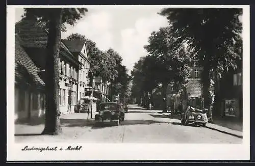 AK Ludwigslust / Meckl., Strassenpartie mit Hotel