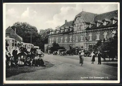 AK Bad Zwischenahn-Bad Dreibergen, Hotel Kurhaus Bad Dreibergen F. Ruprecht mit Strasse, Reisebus mit Gruppe in Uniform