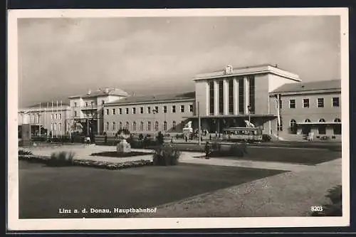 AK Linz a. d. Donau, Hauptbahnhof mit Strassenbahn