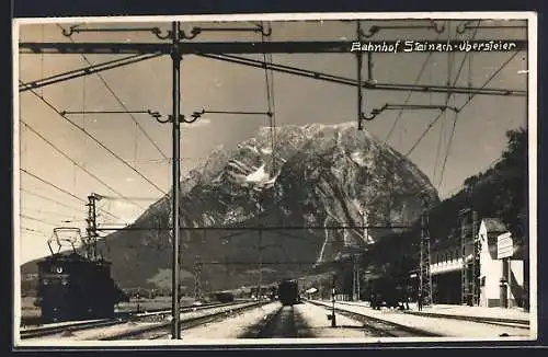 AK Stainach-Irding, Bahnhof mit Blick zum Grimming, Eisenbahn