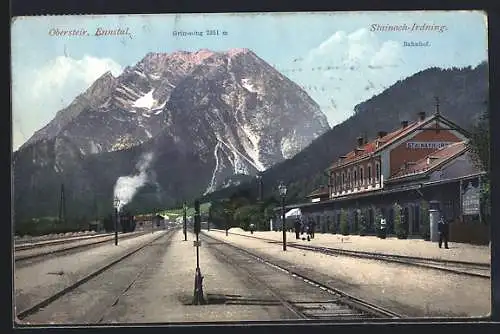 AK Stainach-Irdning, Bahnhof von der Gleisseite mit Grimming