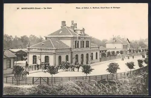 AK Mortagne, La Gare, Kutsche vor dem Bahnhof