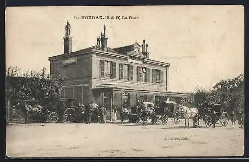 AK Houdan, La Gare