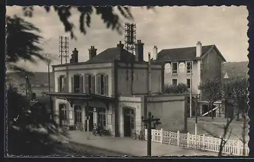 AK Vernouillet-Verneuil, La Gare, Bahnhof