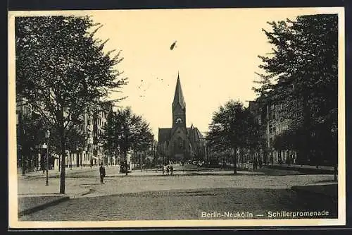 AK Berlin-Neukölln, Blick in die Schillerpromenade in Richtung Kirche