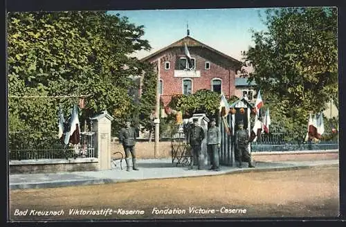 AK Bad Kreuznach, Wachen vor der Viktoriastift-Kaserne