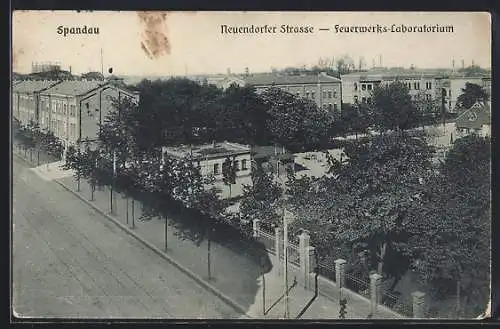 AK Berlin-Spandau, Neuendorfer Strasse mit Feuerwerks-Laboratorium