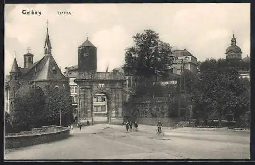 AK Weilburg, Landtor, Panorama mit Strasse