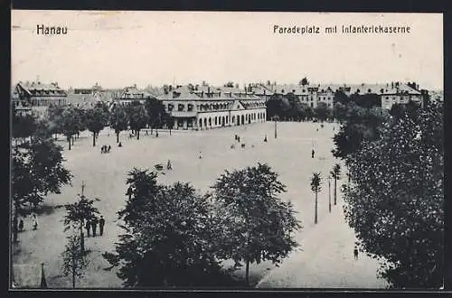 AK Hanau, Paradeplatz mit Infanterie-Kaserne