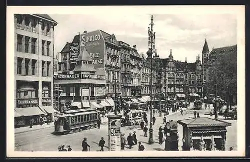 AK Berlin, Spittelmarkt mit Geschäften, Hauswandwerbung für Sinalco und Strassenbahn