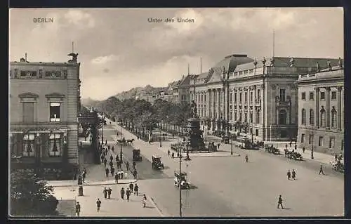 AK Berlin, Unter den Linden mit Reiterdenkmal aus der Vogelschau