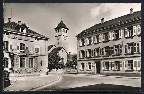 AK Grünstadt /Weinstrasse, Strassenpartie mit Kirche u. Geschäftshaus Robert Becker