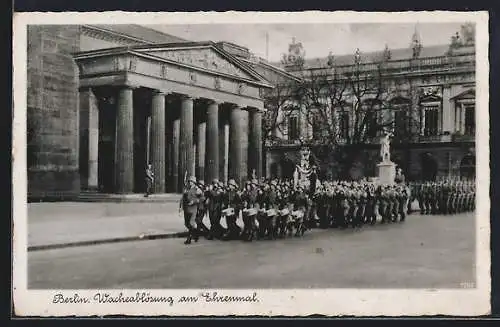 AK Berlin, Wachablösung am Ehrenmal