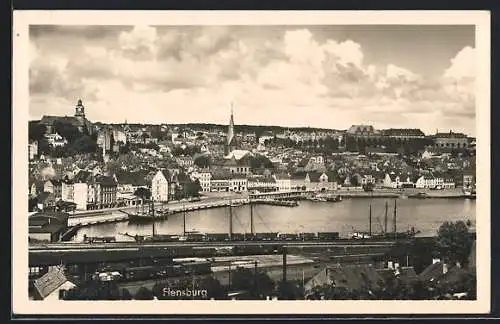 AK Flensburg, Ortsansicht mit Hafen aus der Vogelschau