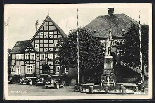 AK Erwitte i. Westf., Hotel A. Büker und Rathaus mit Denkmal