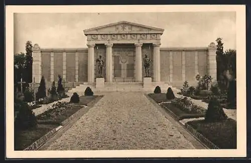 AK Kriegerdenkmal mit Gedenktafeln der Gefallenen Soldaten auf einem Friedhof