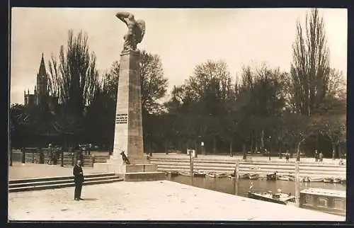 AK Konstanz, Zeppelin-Denkmal am Hafen