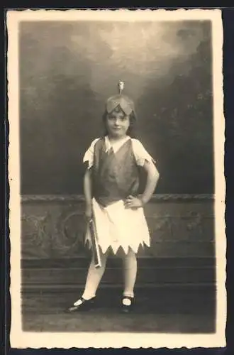 AK Mädchen im Faschingskostüm