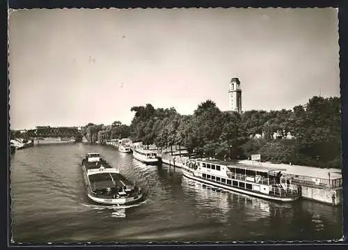 AK Berlin-Spandau, Lindenufer mit Rathaus und Binnenschiff Pauline und Erna