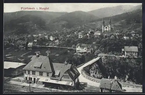 AK Forbach /Murgtal, Ortsansicht mit Bahnhof und Strasse aus der Vogelschau