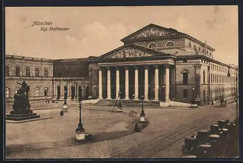 AK München, Königliches Hoftheater mit Denkmal