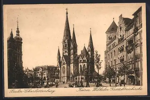 AK Berlin-Charlottenburg, Kurfürstendamm, Kaiser Wilhelm-Gedächtniskirche im Abendlicht