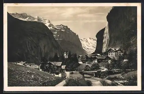 AK Lauterbrunnen, Ortsansicht am Staubbach