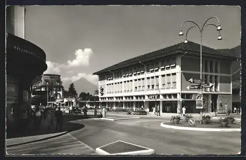 AK Interlaken, Das neue Postgebäude, der Niesen