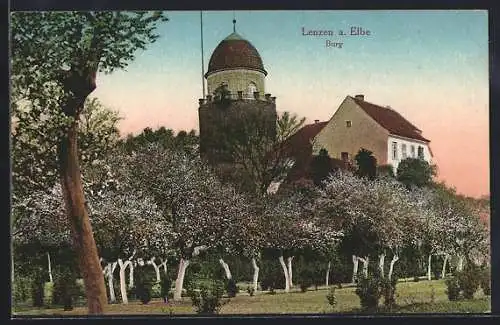 AK Lenzen a. Elbe, Burg und blühende Bäume